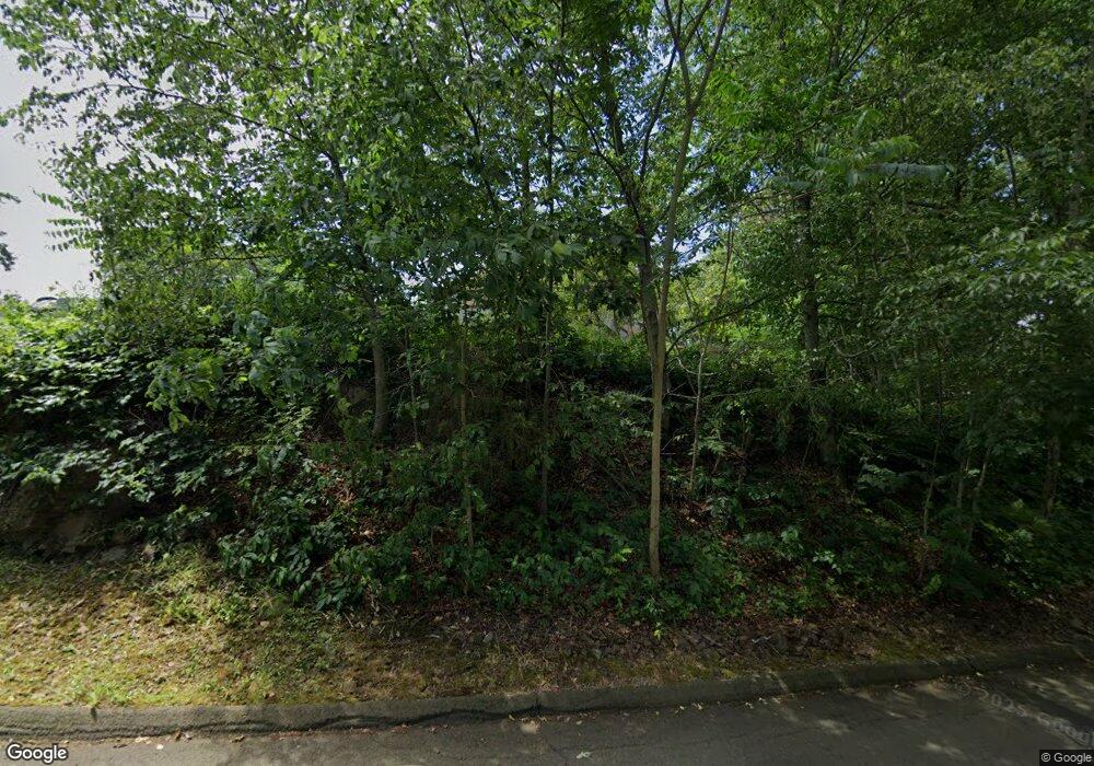 1B Pineview Dr, Branford, CT 06405 - photo 1