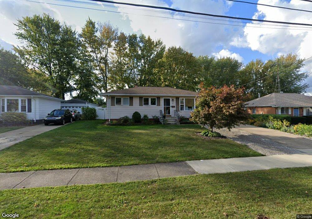 381 Erieview Blvd, Sheffield Lake, OH 44054 - photo 1