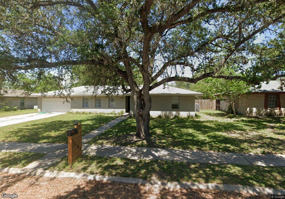 1007 Newhall St, Beeville, TX 78102 - photo 1