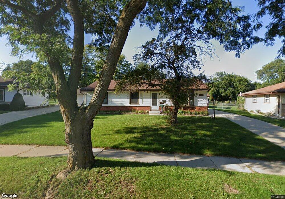 W153N8331 Manhattan Dr, Menomonee Falls, WI 53051 - photo 1