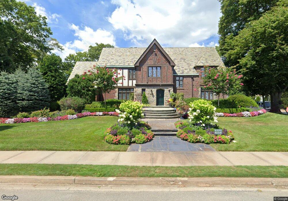 350 Kenridge Rd, Lawrence, NY 11559 - photo 1