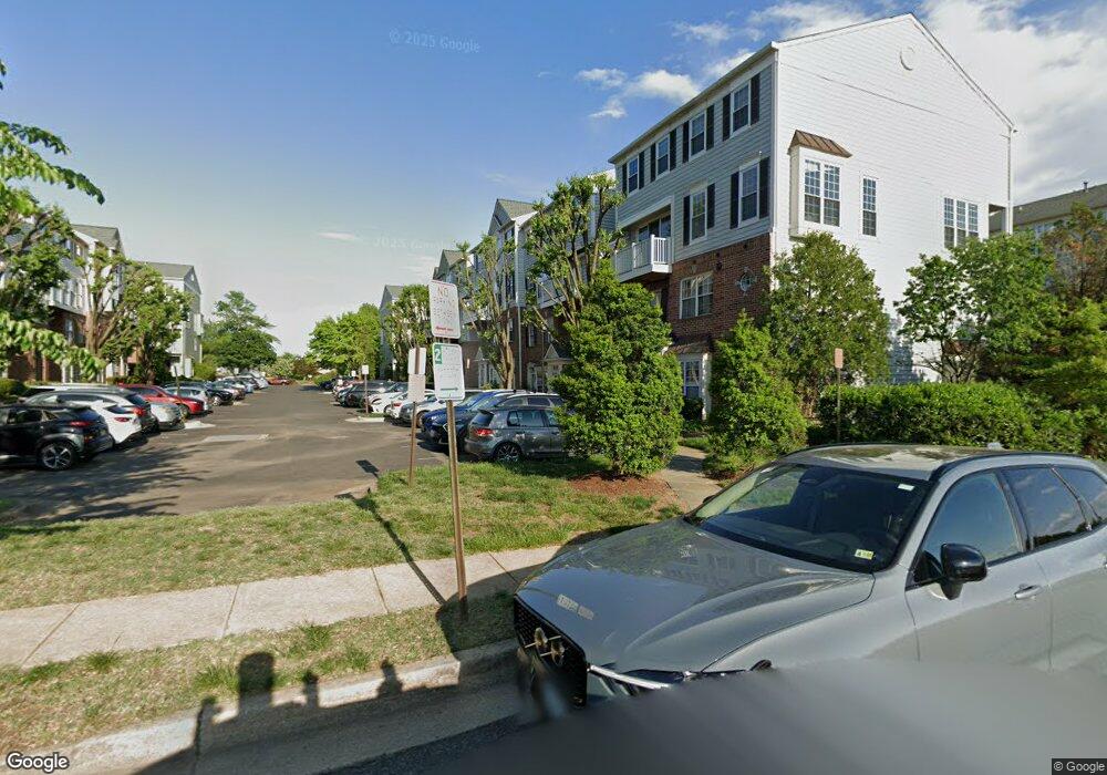 1724 Kingsgate Ct unit 303, Alexandria, VA 22302 - photo 1