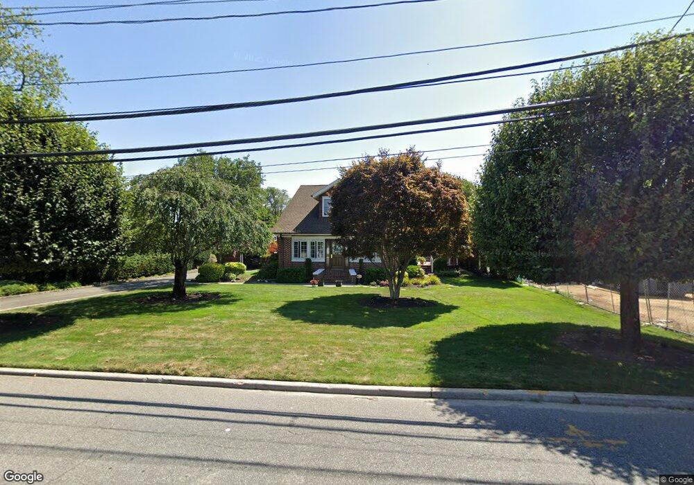 92 Haypath Rd, Bethpage, NY 11714 - photo 1