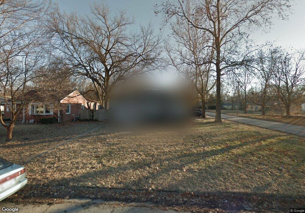 2325 SW 24th St, Topeka, KS 66611 - photo 1