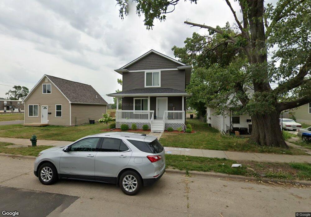 925 4th St SW, Cedar Rapids, IA 52404 - photo 1