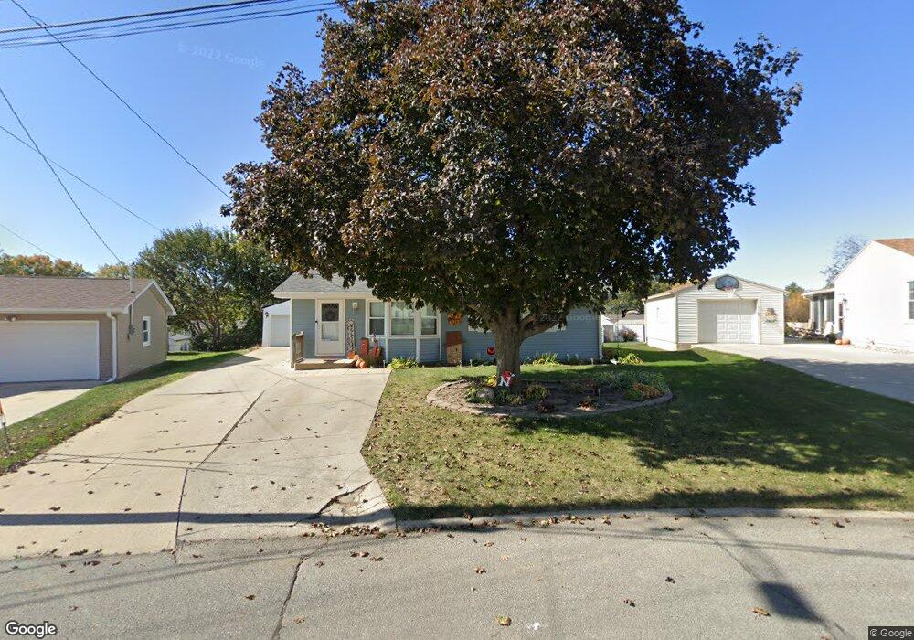 813 E 14th St N, Newton, IA 50208 - photo 1