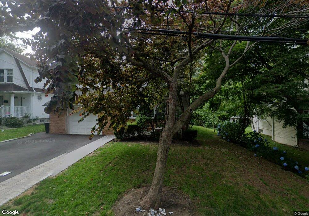 8 Spring Ln, Great Neck, NY 11024 - photo 1