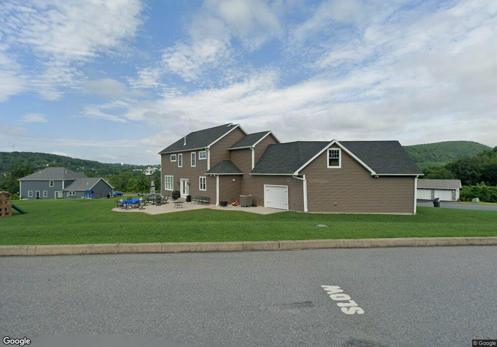 600 Elmwood Ct, Saint Clair, PA 17970 - photo 1