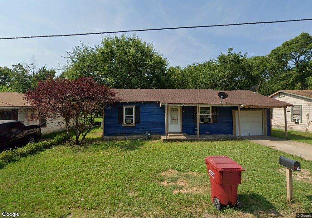 610 E 11th St, Bonham, TX 75418 - photo 1