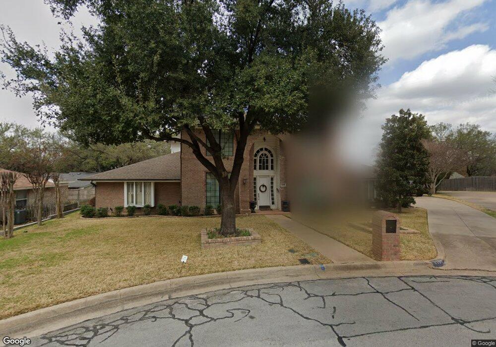 1108 Loch Lomond Ct, Arlington, TX 76012 - photo 1