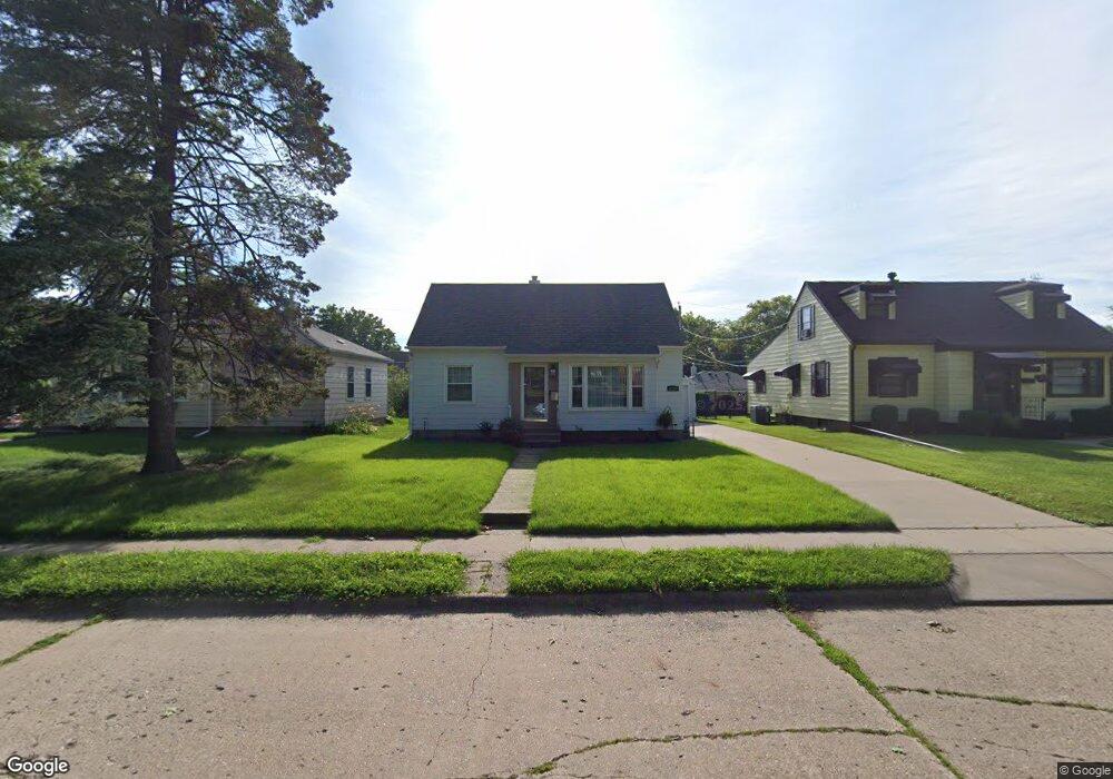 2323 N Myrtle St, Davenport, IA 52804 - photo 1
