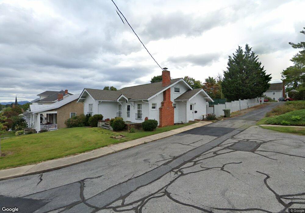 392 Maple Ave, Waynesboro, VA 22980 - photo 1