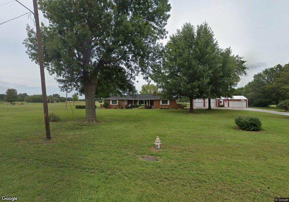 1635 W Maple St, Columbus, KS 66725 - photo 1