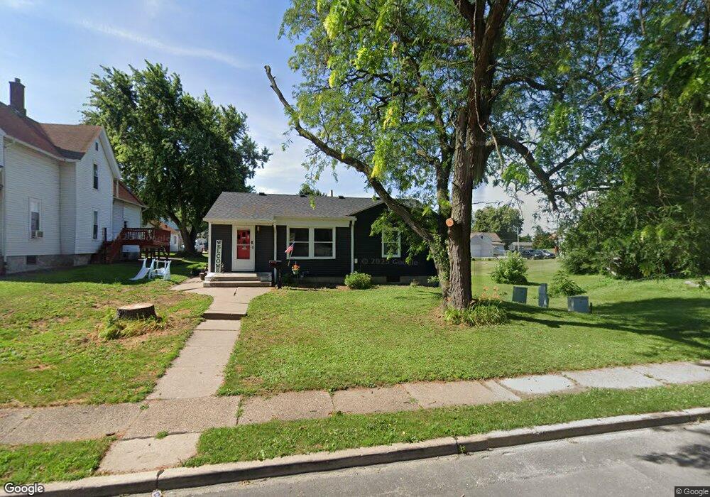 1641 W 14th St, Davenport, IA 52804 - photo 1