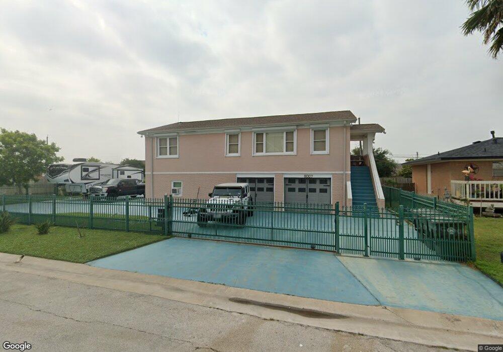 8007 Channelview Dr, Galveston, TX 77554 - photo 1
