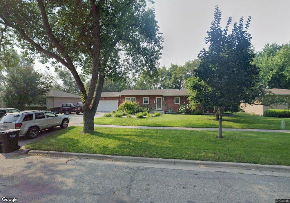 47 S Woodcrest Dr N, Fargo, ND 58102 - photo 1