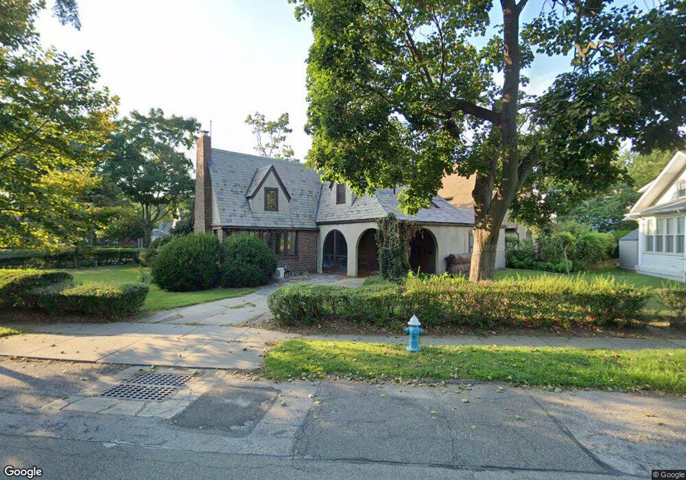 2 Pennsylvania Blvd, Floral Park, NY 11001 - photo 1