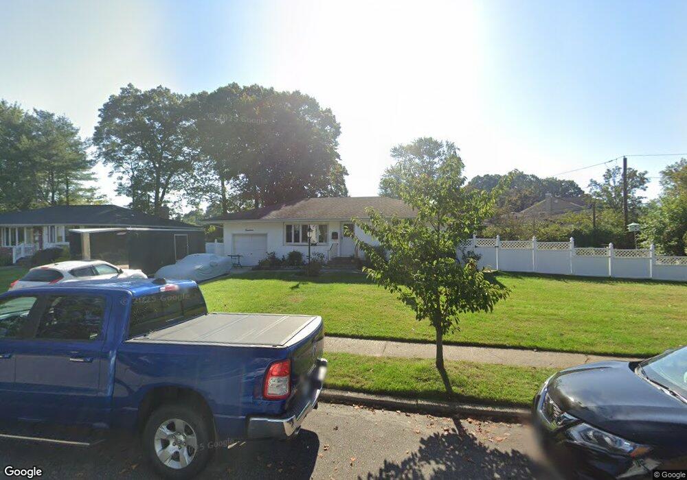 14 Floyd Ln, ComMacK, NY 11725 - photo 1