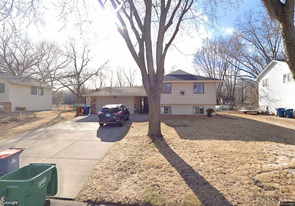 10207 Yorktown Ln N, Maple Grove, MN 55369 - photo 1