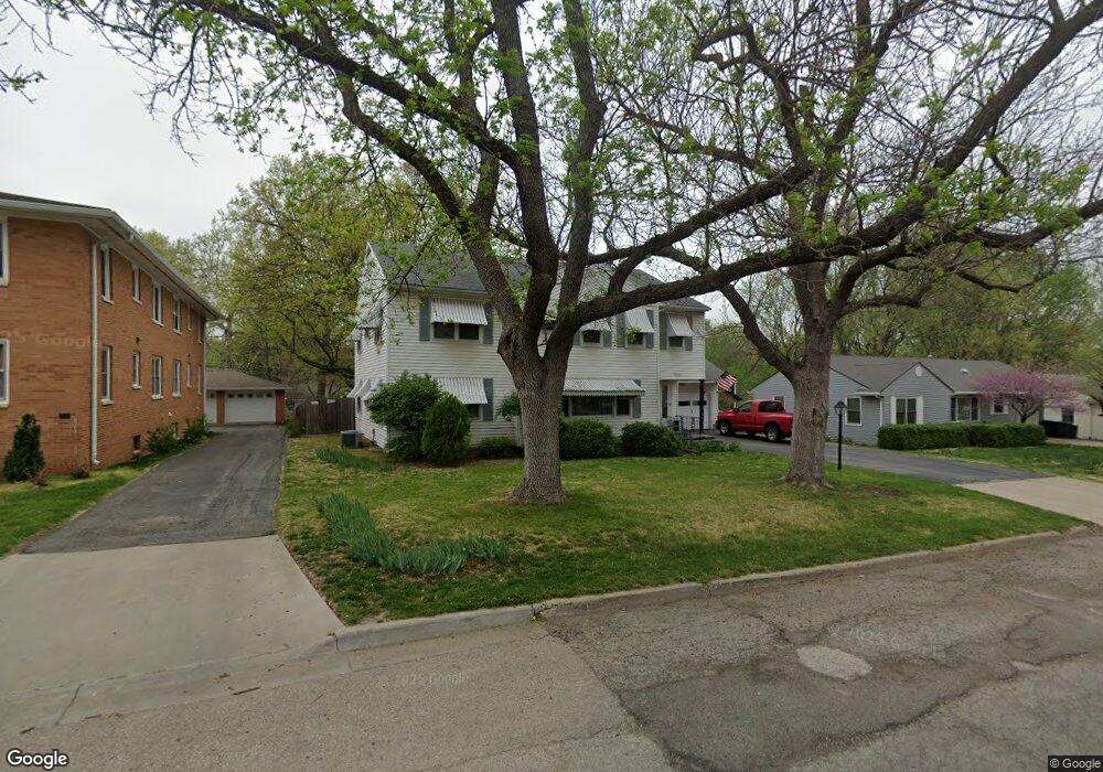 1215 SW Lakeside Dr, Topeka, KS 66604 - photo 1