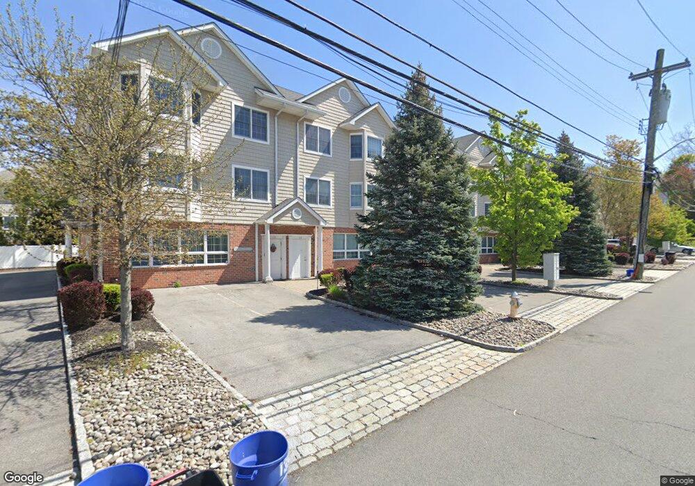 135 Montgomery Ave unit 2ndFl, Scarsdale, NY 10583 - photo 1