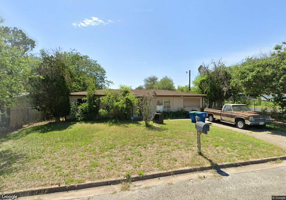 1500 E Rosewood St, Beeville, TX 78102 - photo 1