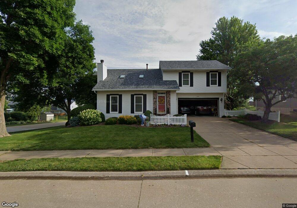 1030 W 59th St, Davenport, IA 52806 - photo 1