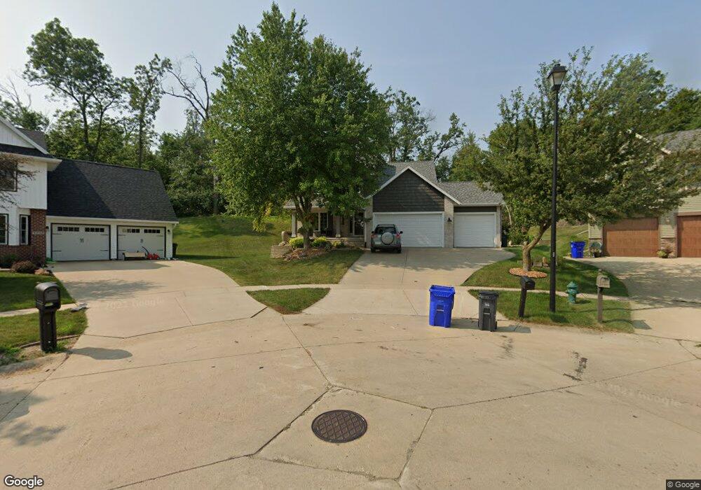 3903 Forest View Ct NE, Cedar Rapids, IA 52411 - photo 1