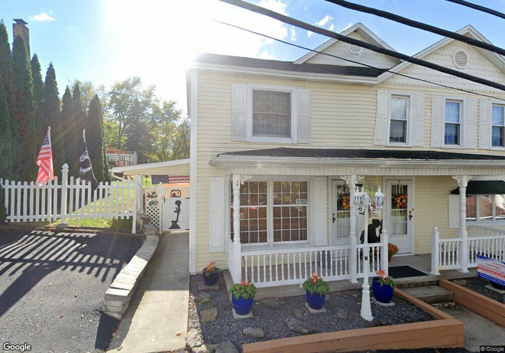 527 527 1/2 E Scott St, Olyphant, PA 18447 - photo 1