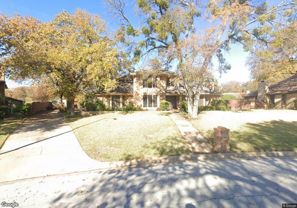 521 Greenwood Cir, Hurst, TX 76053 - photo 1