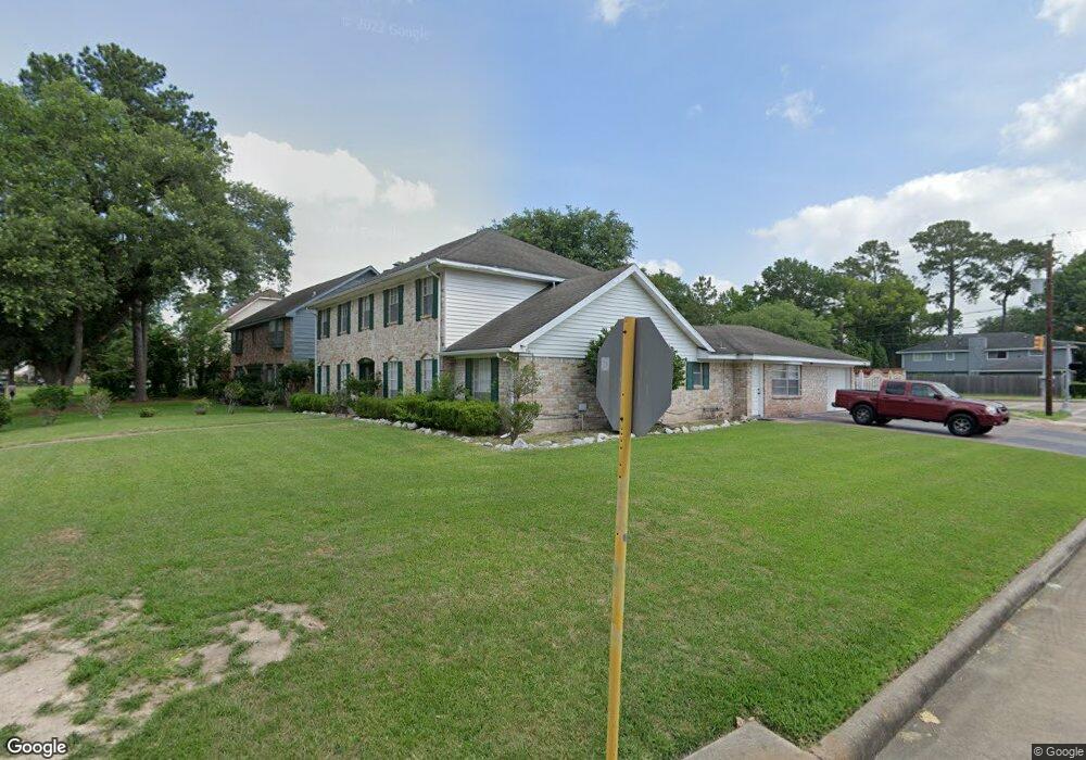 4902 Bayou Vista Dr, Houston, TX 77091 - photo 1