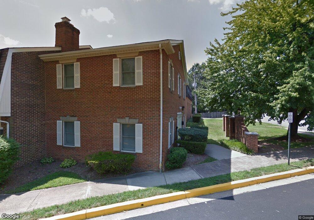 4000 Williamsburg Ct unit MAIN LVL,RIGHT SIDE, Fairfax, VA 22032 - photo 1