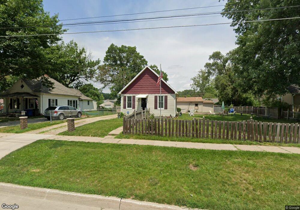 704 E Granger Ave, Des Moines, IA 50315 - photo 1