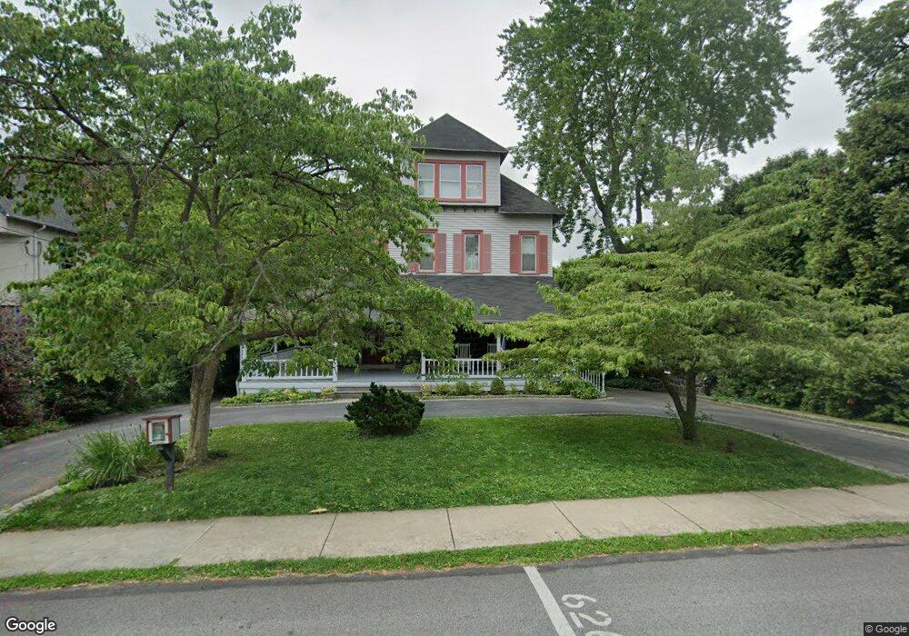 142 W Wayne Ave, Wayne, PA 19087 - photo 1