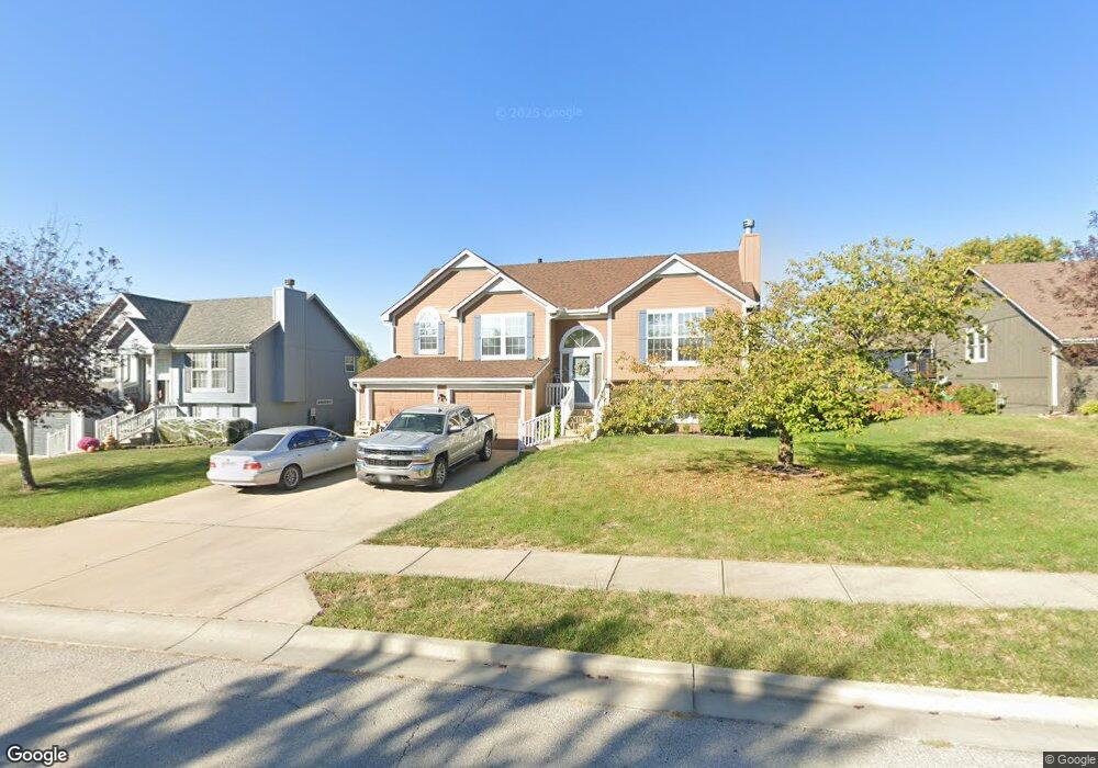 604 Forrest View Ct, Raymore, MO 64083 - photo 1