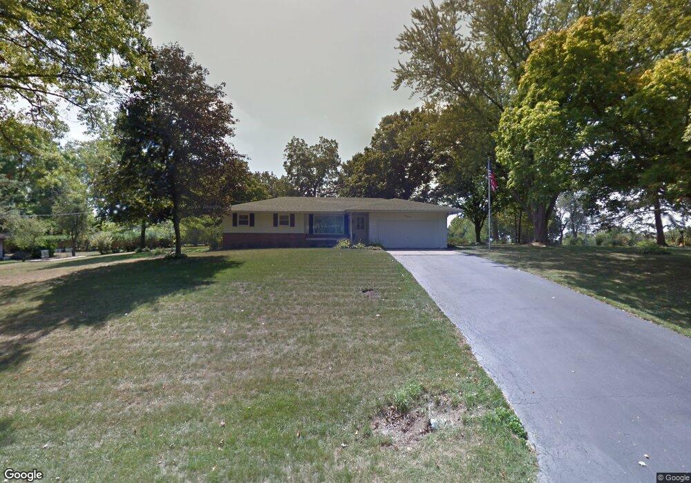 345 Oak Ridge Dr, Freeport, IL 61032 - photo 1