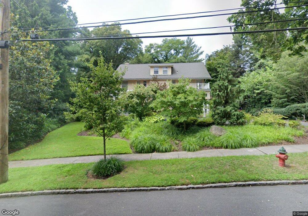 118 Huntington Rd, Port Washington, NY 11050 - photo 1