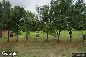 702 N 10th St, Thomas, OK 73669