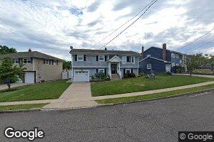 689 Columbus Cir, Perth Amboy, NJ 08861