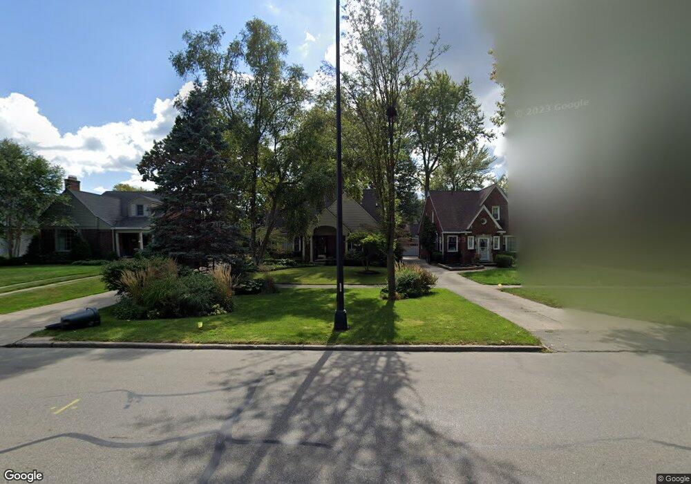 347 Moross Rd, Grosse Pointe Farms, MI 48236 - photo 1