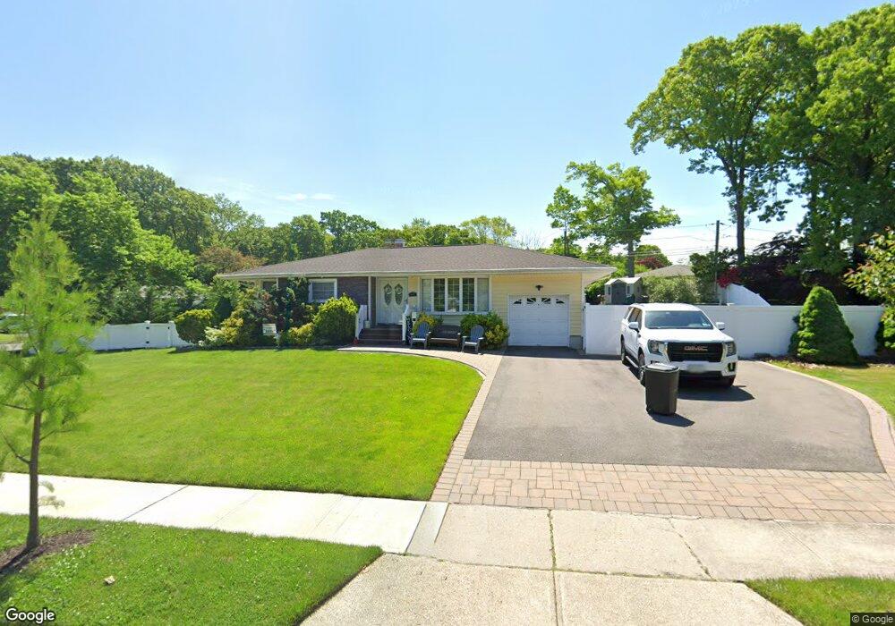 49 Fisher Rd, ComMacK, NY 11725 - photo 1