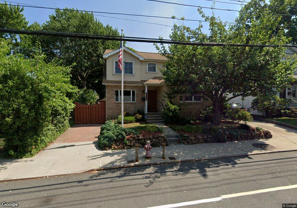 1139 Clove Rd, Staten Island, NY 10301 - photo 1