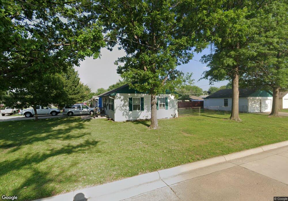 1001 SE 33rd St, Topeka, KS 66605 - photo 1