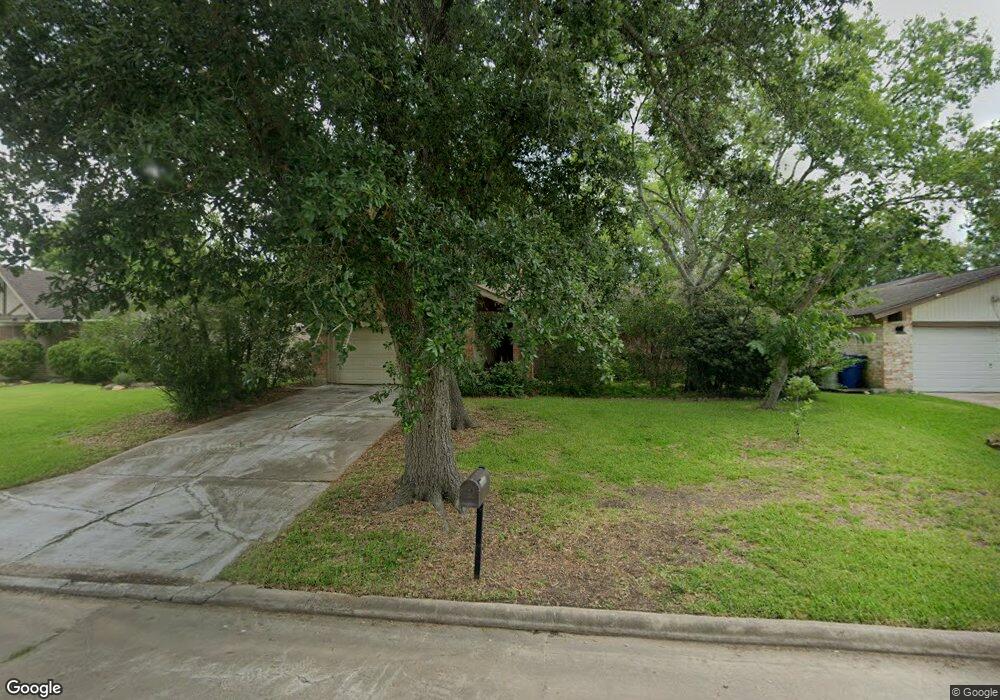 16935 Worden Ln, Friendswood, TX 77546 - photo 1