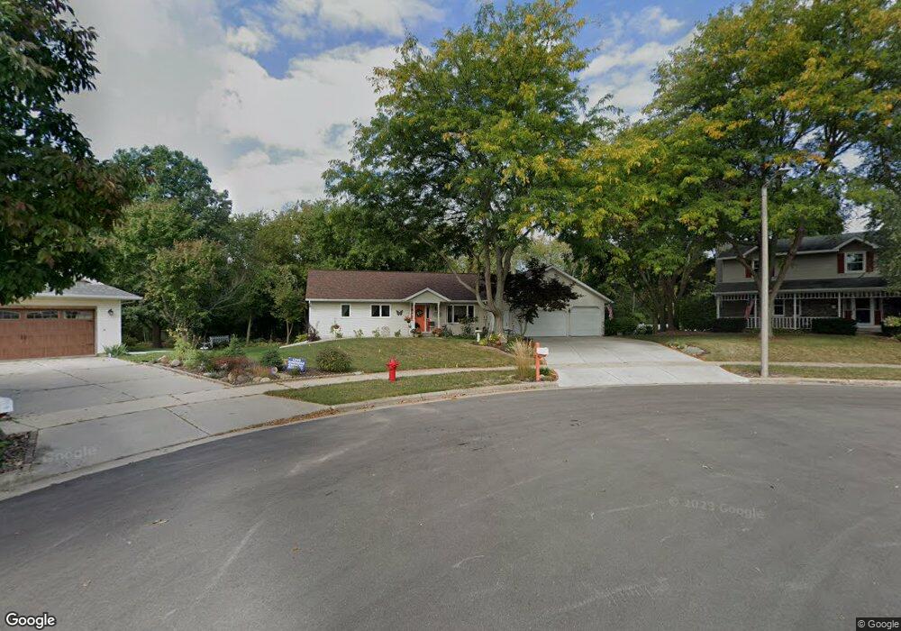 135 Village View Ct, Oregon, WI 53575 - photo 1