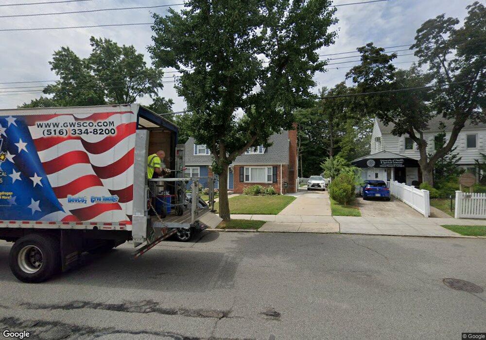 6116 Marathon Pkwy, Little Neck, NY 11362 - photo 1