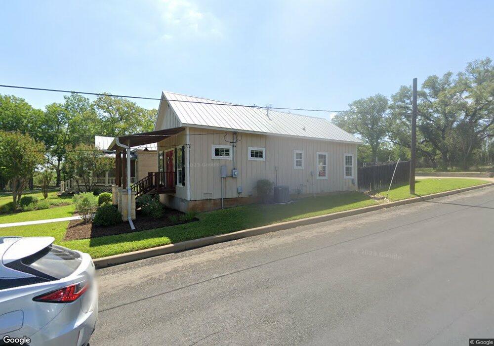 215 W Live Oak St, Fredericksburg, TX 78624 - photo 1