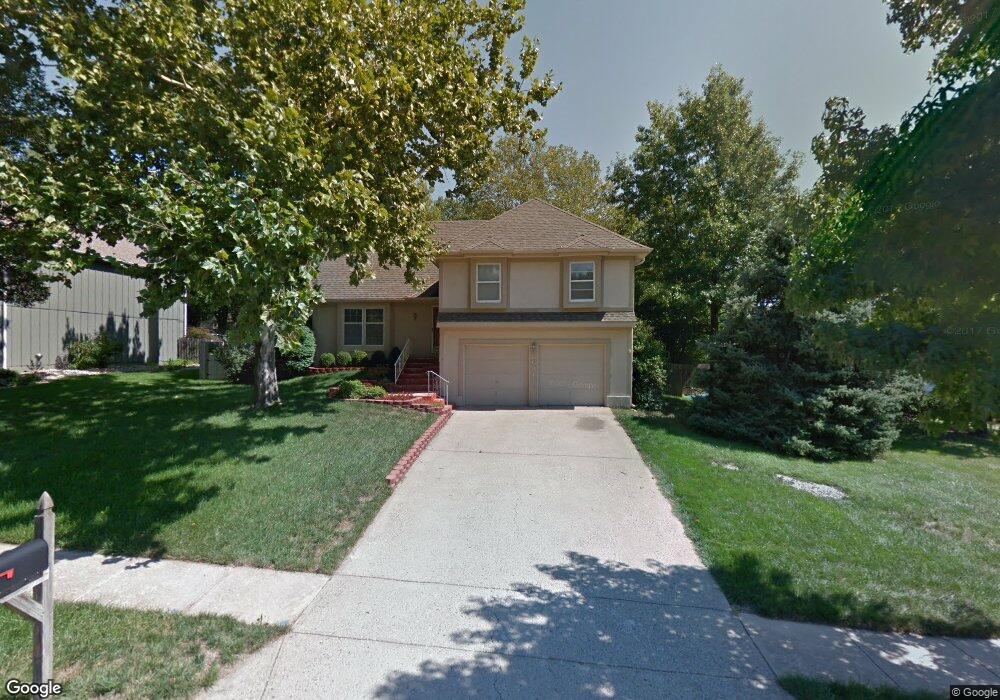 8631 Dice Ln, Lenexa, KS 66215 - photo 1