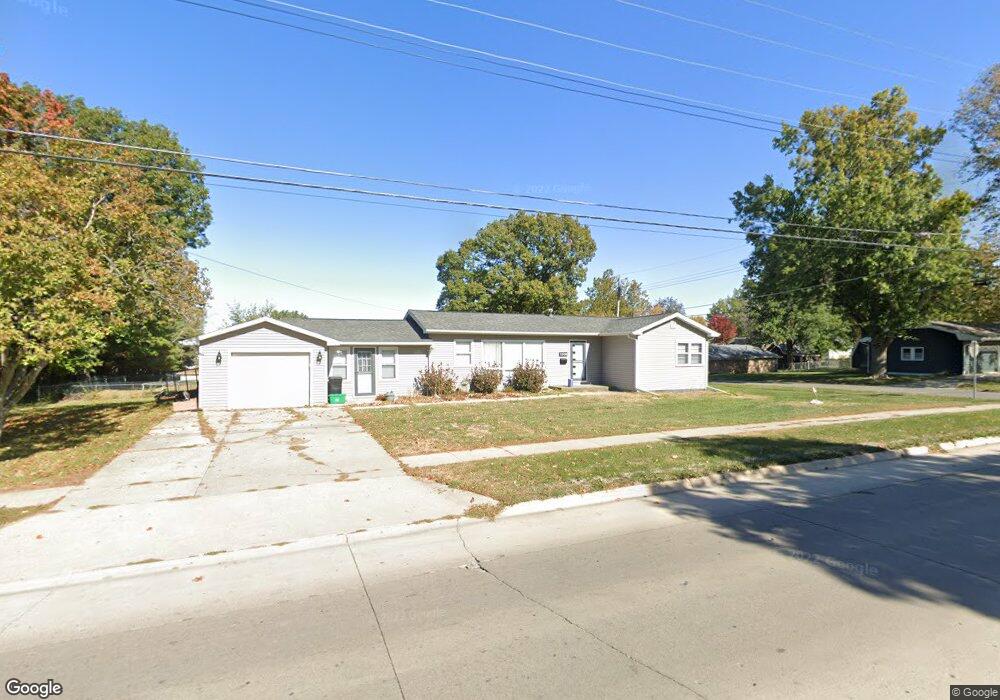 1308 S 8th Ave E, Newton, IA 50208 - photo 1