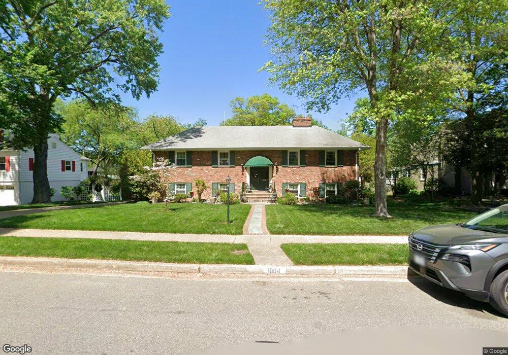 1004 Emerald Dr, Alexandria, VA 22308 - photo 1